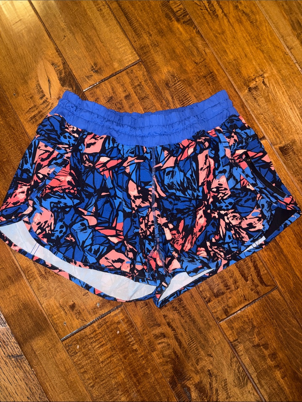 Lululemon Tracker IV Shorts Paint Storm Harbor Blue size 12